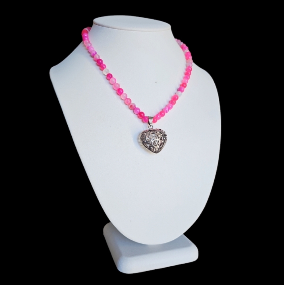 Vintage & Unique Handcrafted Beaded,Heart Pendant Necklace. - Picture 6 of 6